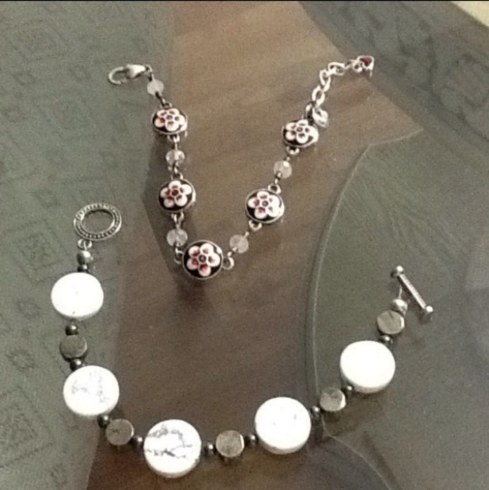 Costume jewelry bracelets - Picture 1 of 4